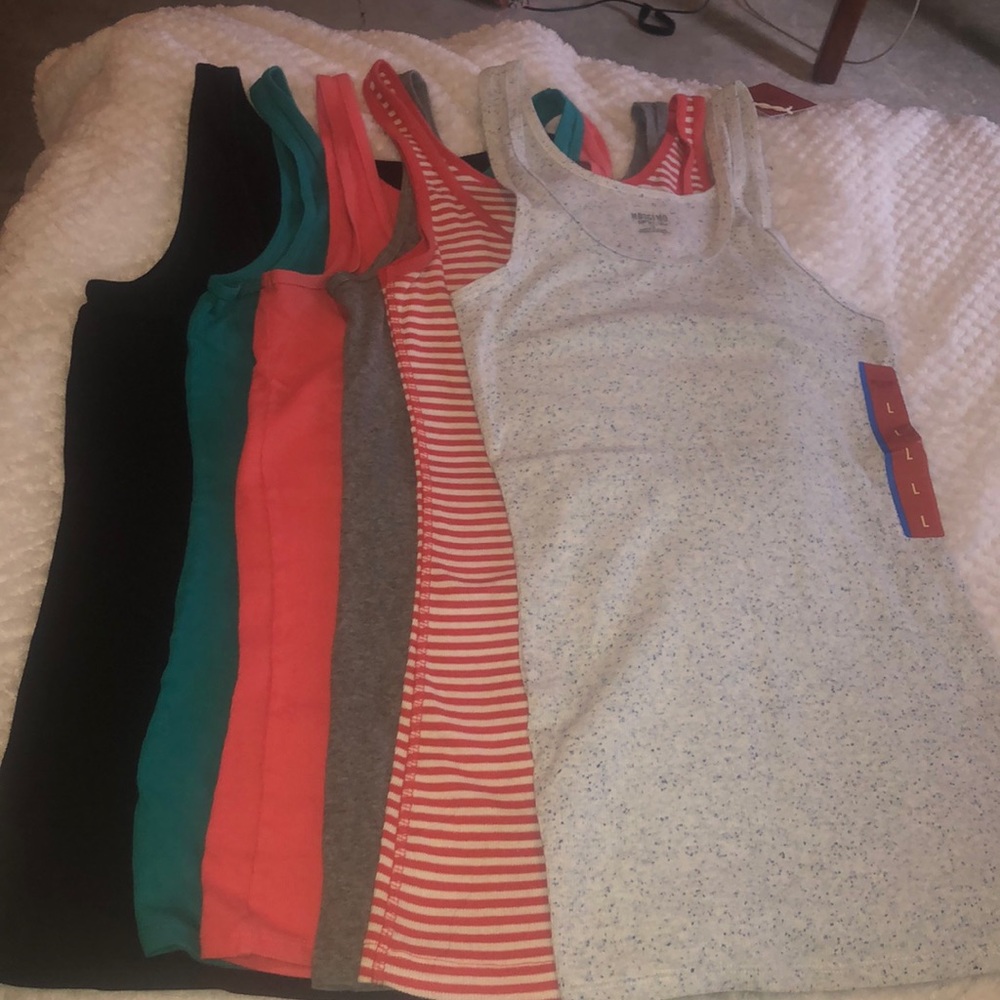 Group of 6 Tank tops!!